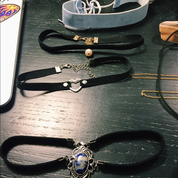 12 chocker necklaces - Picture 2 of 3
